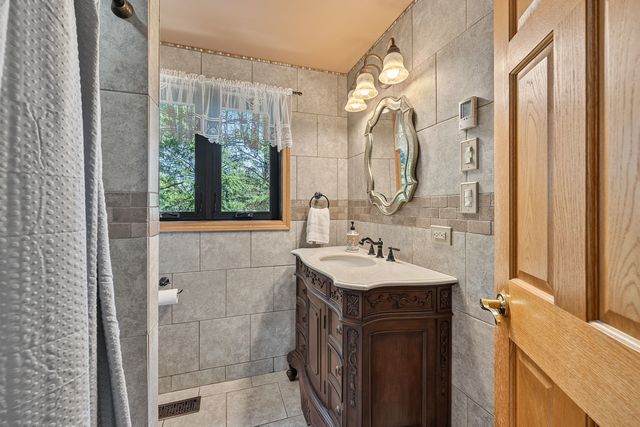 4511 Hanover Drive, Crystal Lake, IL 60012