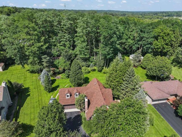 4511 Hanover Drive, Crystal Lake, IL 60012