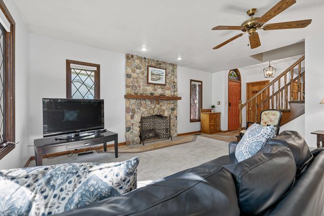 4511 Hanover Drive, Crystal Lake, IL 60012