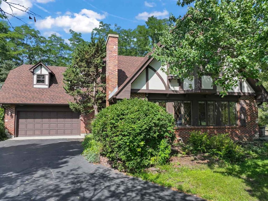 4511 Hanover Drive, Crystal Lake, IL 60012