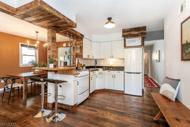 81 Burnett Ave, Maplewood Twp., NJ 07040