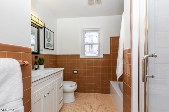 81 Burnett Ave, Maplewood Twp., NJ 07040