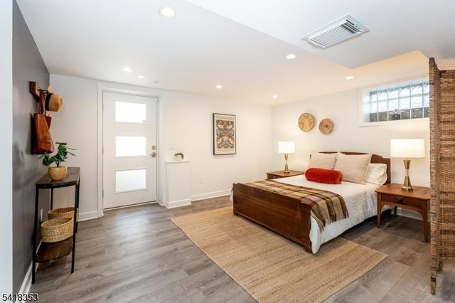 81 Burnett Ave, Maplewood Twp., NJ 07040