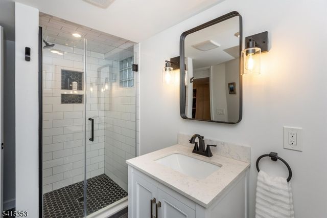 81 Burnett Ave, Maplewood Twp., NJ 07040