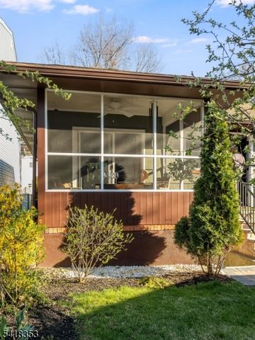 81 Burnett Ave, Maplewood Twp., NJ 07040