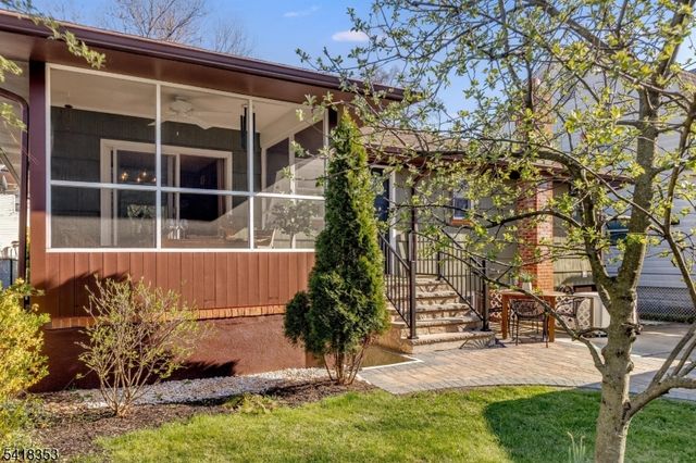 81 Burnett Ave, Maplewood Twp., NJ 07040