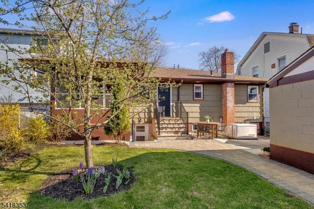 81 Burnett Ave, Maplewood Twp., NJ 07040