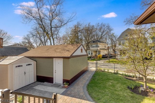 81 Burnett Ave, Maplewood Twp., NJ 07040