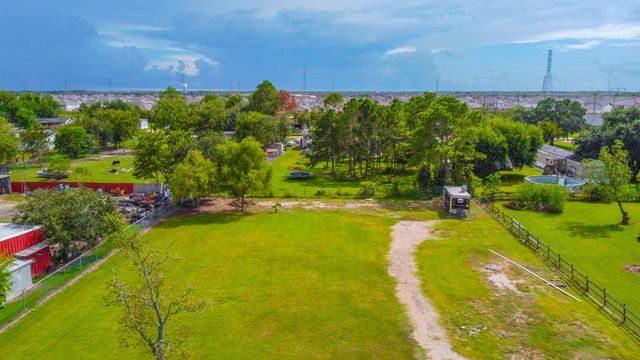 479 County Road 296d, Alvin, TX 77511