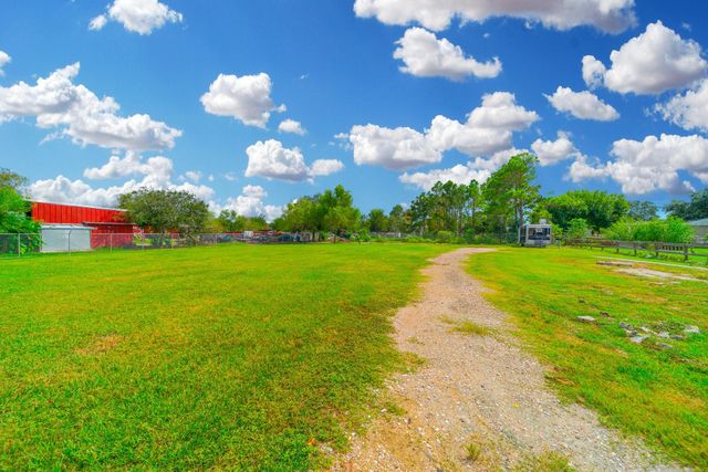 479 County Road 296d, Alvin, TX 77511