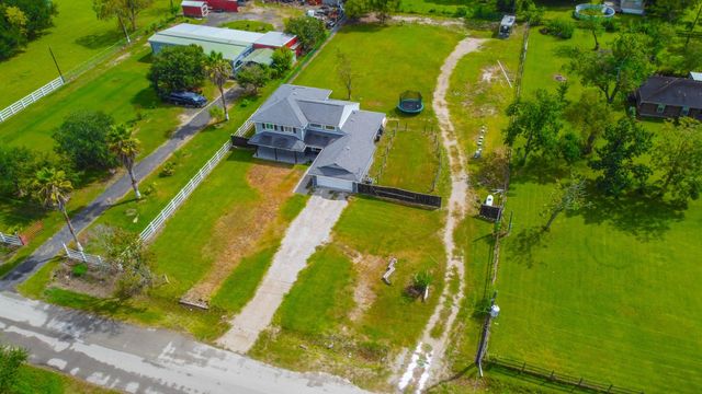 479 County Road 296d, Alvin, TX 77511