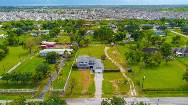 479 County Road 296d, Alvin, TX 77511