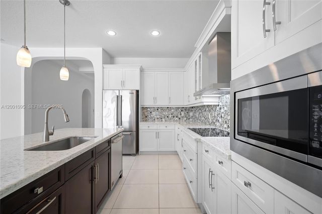 1286 SW 113th Way, Pembroke Pines, FL 33025