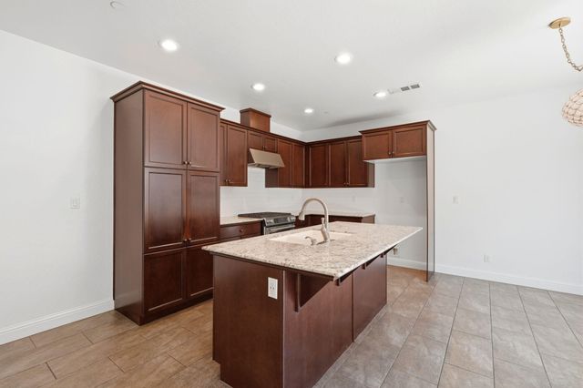 3026 Winslow Street, Visalia, CA 93291