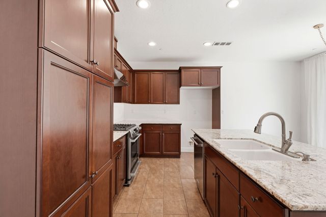 3026 Winslow Street, Visalia, CA 93291