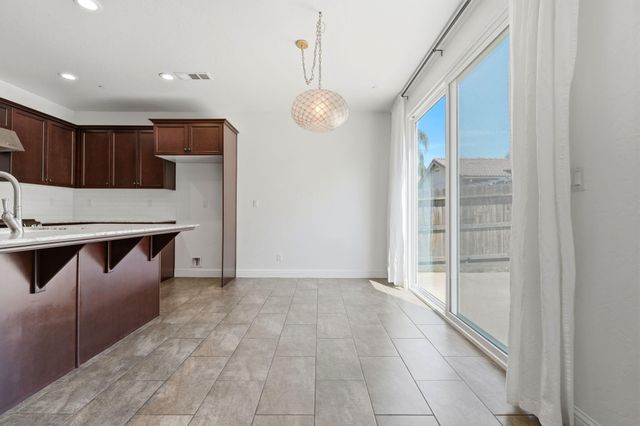 3026 Winslow Street, Visalia, CA 93291