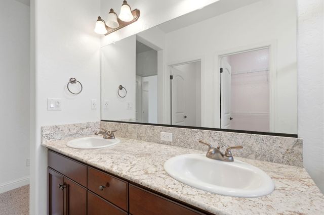 3026 Winslow Street, Visalia, CA 93291