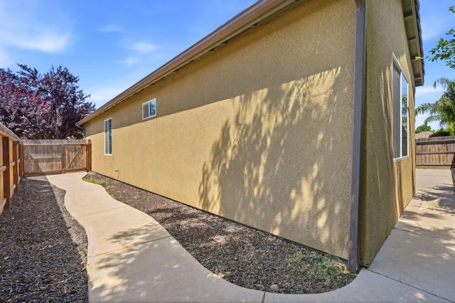 3026 Winslow Street, Visalia, CA 93291