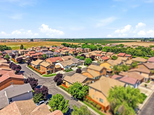 3026 Winslow Street, Visalia, CA 93291