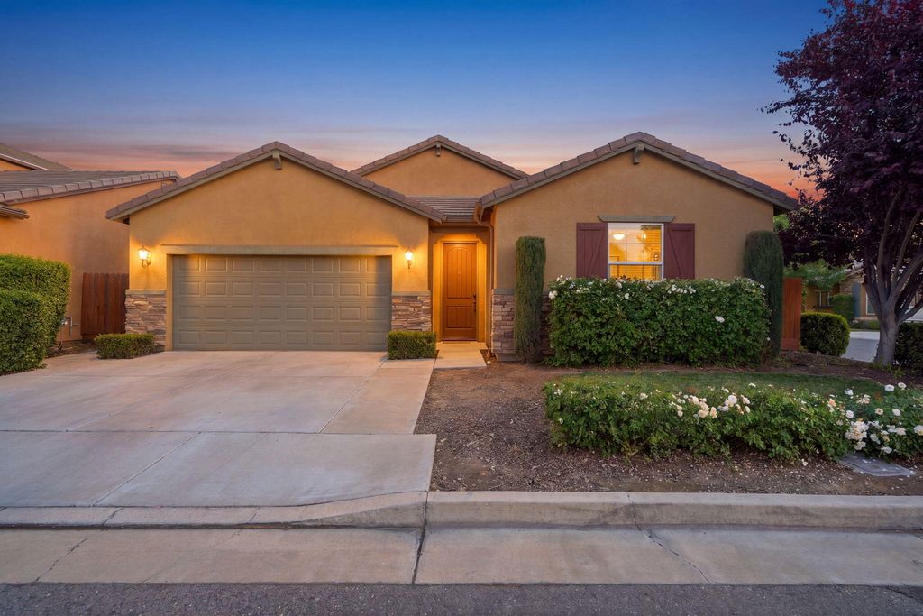 3026 Winslow Street, Visalia, CA 93291