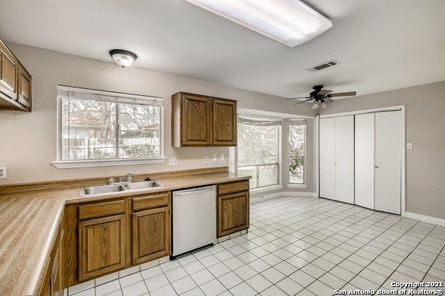 2809 HIDDEN GROVE LN, Schertz, TX 78154