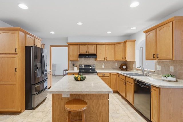 1325 S WESTHAVEN DRIVE, Oshkosh, WI 54904