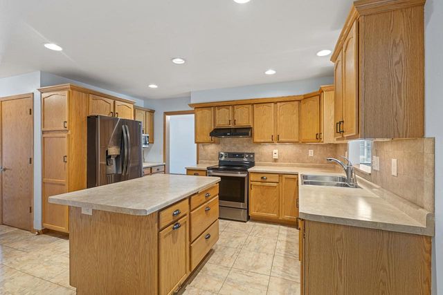 1325 S WESTHAVEN DRIVE, Oshkosh, WI 54904