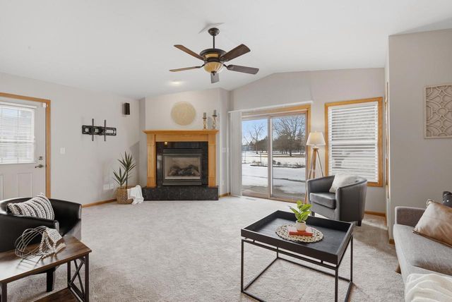 1325 S WESTHAVEN DRIVE, Oshkosh, WI 54904