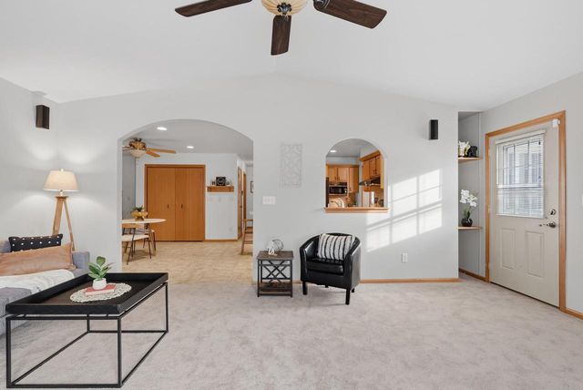 1325 S WESTHAVEN DRIVE, Oshkosh, WI 54904