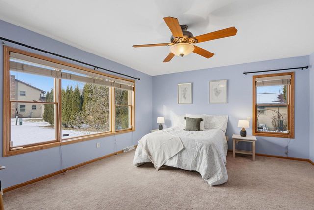 1325 S WESTHAVEN DRIVE, Oshkosh, WI 54904