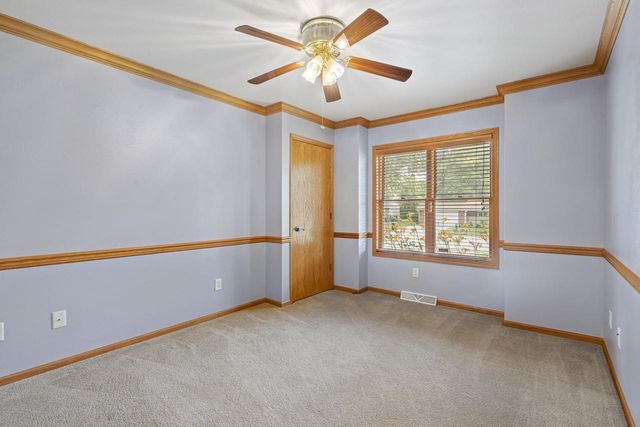 1325 S WESTHAVEN DRIVE, Oshkosh, WI 54904