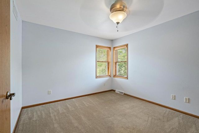 1325 S WESTHAVEN DRIVE, Oshkosh, WI 54904