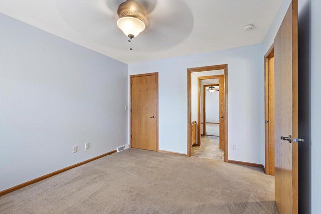 1325 S WESTHAVEN DRIVE, Oshkosh, WI 54904