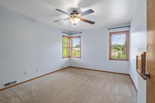 1325 S WESTHAVEN DRIVE, Oshkosh, WI 54904