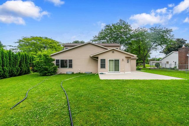 1325 S WESTHAVEN DRIVE, Oshkosh, WI 54904