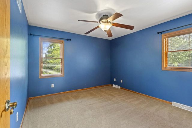 1325 S WESTHAVEN DRIVE, Oshkosh, WI 54904