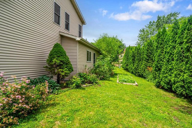 1325 S WESTHAVEN DRIVE, Oshkosh, WI 54904