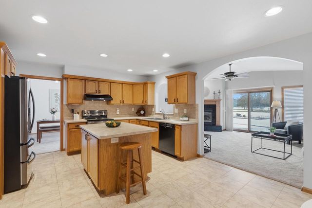 1325 S WESTHAVEN DRIVE, Oshkosh, WI 54904