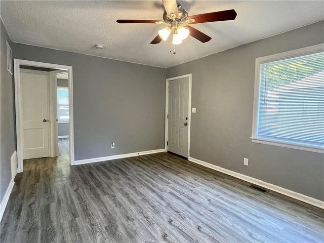 732 W Stone Street, Independence, MO 64050