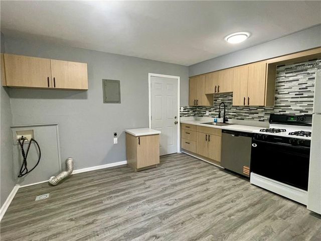 732 W Stone Street, Independence, MO 64050