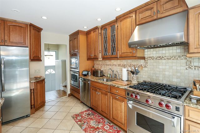 26 Daniel Drive, Glen Cove, NY 11542