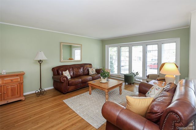 26 Daniel Drive, Glen Cove, NY 11542