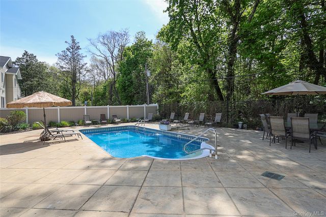 26 Daniel Drive, Glen Cove, NY 11542