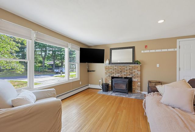12 Olive Avenue, Salem, NH 03079