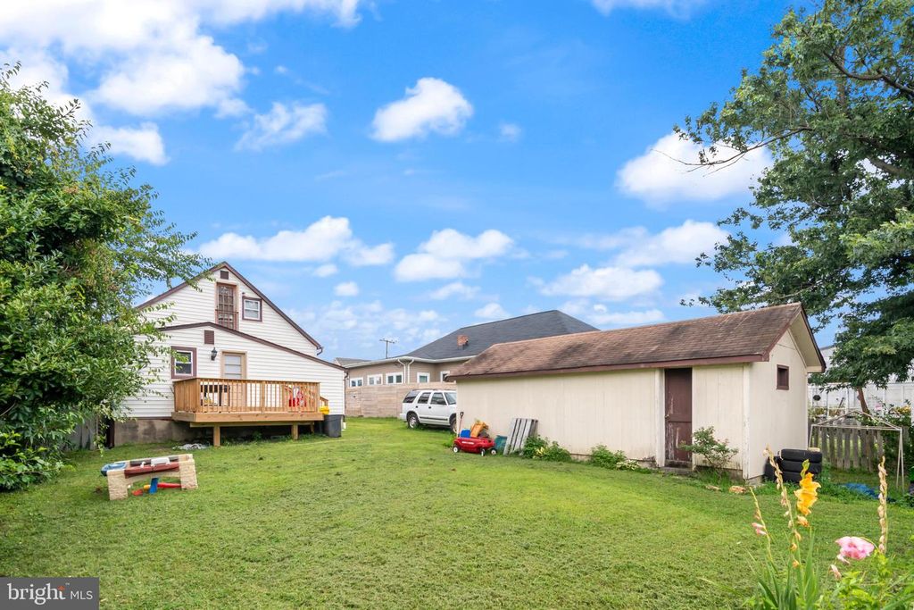 Image 18 of property listing at 8438 CHURCH RD, Pasadena, MD 21122