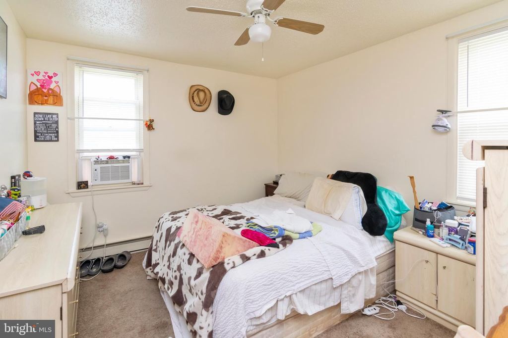 Image 5 of property listing at 8438 CHURCH RD, Pasadena, MD 21122