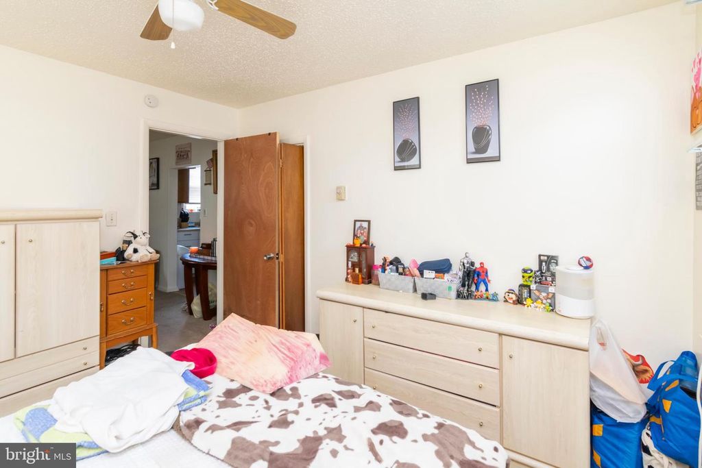 Image 6 of property listing at 8438 CHURCH RD, Pasadena, MD 21122