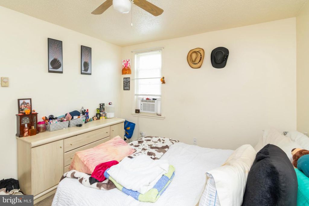 Image 8 of property listing at 8438 CHURCH RD, Pasadena, MD 21122