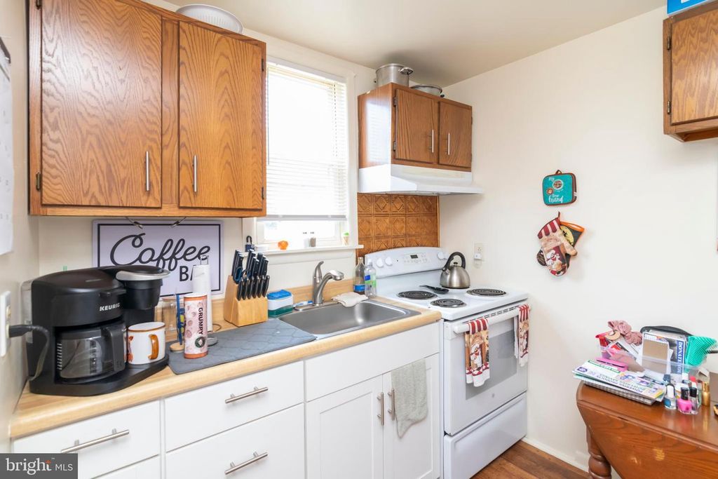 Image 9 of property listing at 8438 CHURCH RD, Pasadena, MD 21122