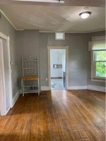 395 Thomas Avenue, Saint Paul, MN 55103